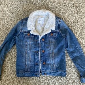 White Fawn Denim jacket with cotton faux fur lining. Tilly’s JUNIORS Small girls